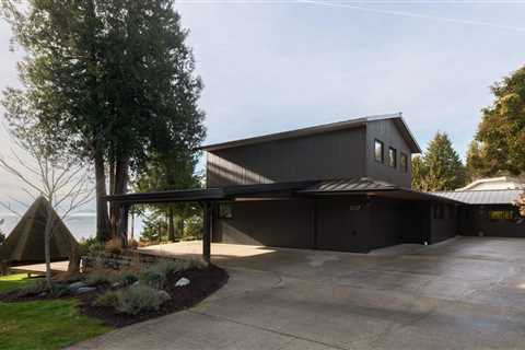 There’s a Secret Beach Just a Five-Minute Walk From This $1.5M Home in Canada