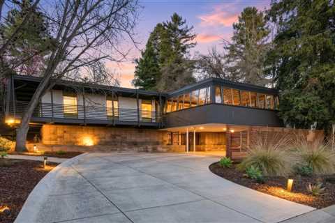 Near Sacramento, a Midcentury Time Capsule Is on the Market for $1.8M