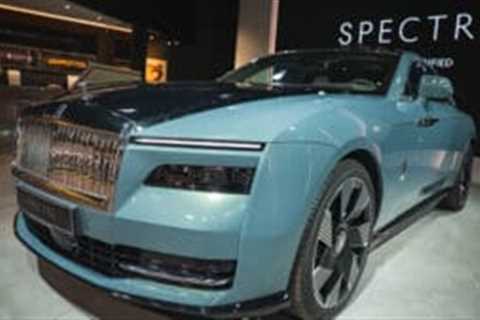 Rolls-Royce scraps 2030 all-electric target as demand softens