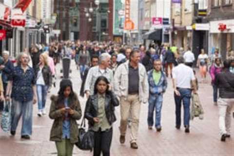 UK retail sales fall as shoppers tighten spending ahead of energy shock