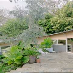 An Expansion Preserves What Makes This Brisbane Midcentury So Renowned