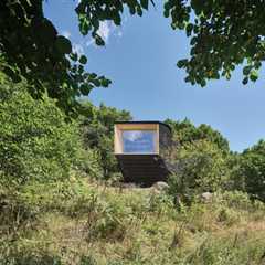 This Tiny Cabin in Spain Is Pretty Impressive for a Student Project