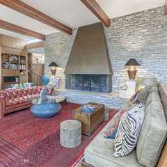 The Bedrooms Cantilever Over the Woods in This $1.6M Missouri Midcentury