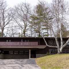 One of Frank Lloyd Wright’s Apprentices Designed This $380K Wisconsin Midcentury