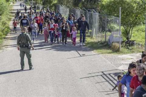 Poll Finds Majority of Americans View Democrats as an ‘Open Borders’ Party