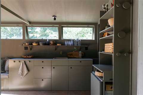 Seven People Can Sleep in This 200-Square-Foot Tiny Home