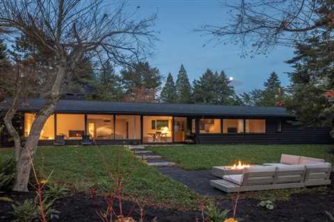 In Portland, a Matte-Black Midcentury With Minimalist Interiors Seeks $1.1M