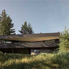 The Outdoor Conversation Pit at This British Columbia Home Will Give You Something to Talk About