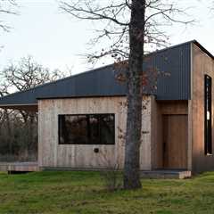 How They Pulled It Off: A Self-Built Texas Farmhouse Designed Around the Views
