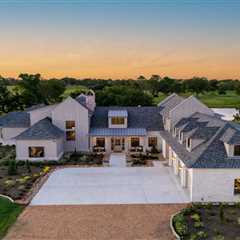 Wide-Open Land Surrounds This New Texas Build Seeking $3.4M