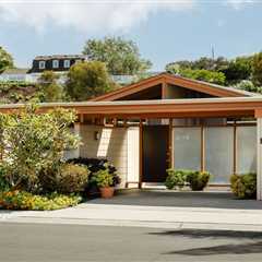 For $1.5M, You Can Pick Up a Pair of Midcentury Homes in Long Beach