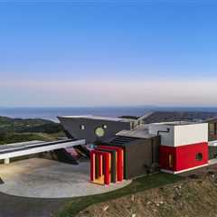 This $6.5M Malibu Home Is Straight Out of a Sci-Fi Movie