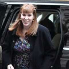 Rayner urges Starmer to ban social media for under-16s as labour splits over Australian model