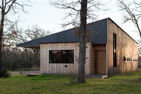 How They Pulled It Off: A Self-Built Texas Farmhouse Designed Around the Views
