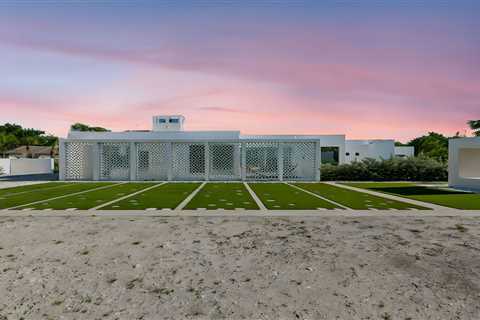 An Archetypal Sarasota School Home Nestled in Siesta Key Asks $3.3M