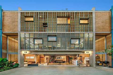 Massive Concrete Screens Bring Plenty of Light and Air to This Sandwiched-In Brazilian Home