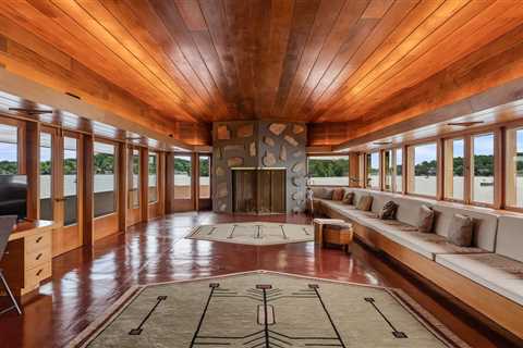 Is This a Real Frank Lloyd Wright House?