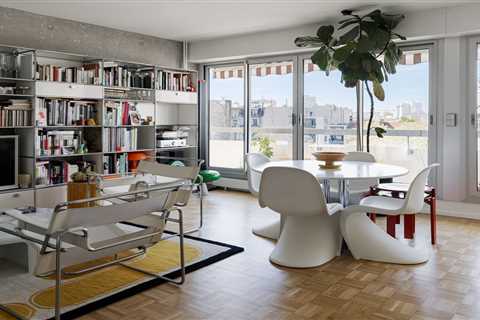 In Paris, a ’70s Flat With Skyline Views Seeks €570K