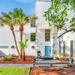 Every Story in This $1.9M Lake Pontchartrain Home Comes Framed in Glass