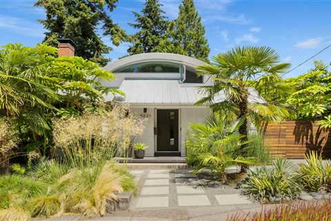 The Spaceship Home From Portlandia Just Landed on the Market for $975K