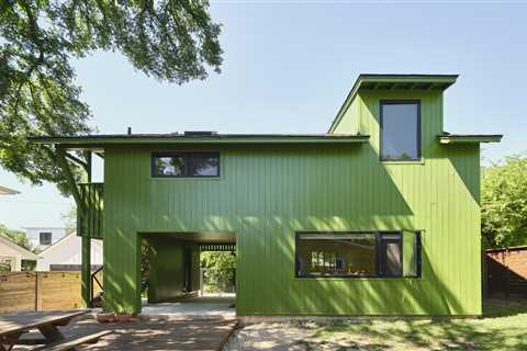 It Was a Picnic Table That Actually Inspired This Kelly Green Home in Austin