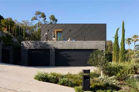 This Stealthy Black Ninja House Is Perched on One of L.A.’s Steepest Streets