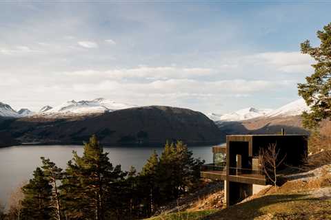 On Norway’s Western Coast, a Tiered Retreat Lets the Landscape Lead