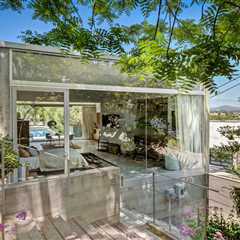 The All-Glass Home of the Artist Behind Obama’s Hope Poster Asks $4.6M