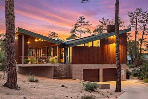 Catch This $875K Butterfly-Roofed Arizona Cabin Before It Flies Off the Market