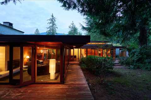 In North Vancouver, a Never-Before-Seen Fred Hollingsworth Midcentury Just Listed for $1.8M