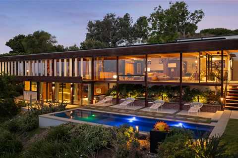 Craig Ellwood’s $6M House of Steel Floats Above L.A.