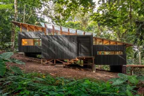 They Designed This 570-Square-Foot Ecuadorian Cabin While It Was Being Built